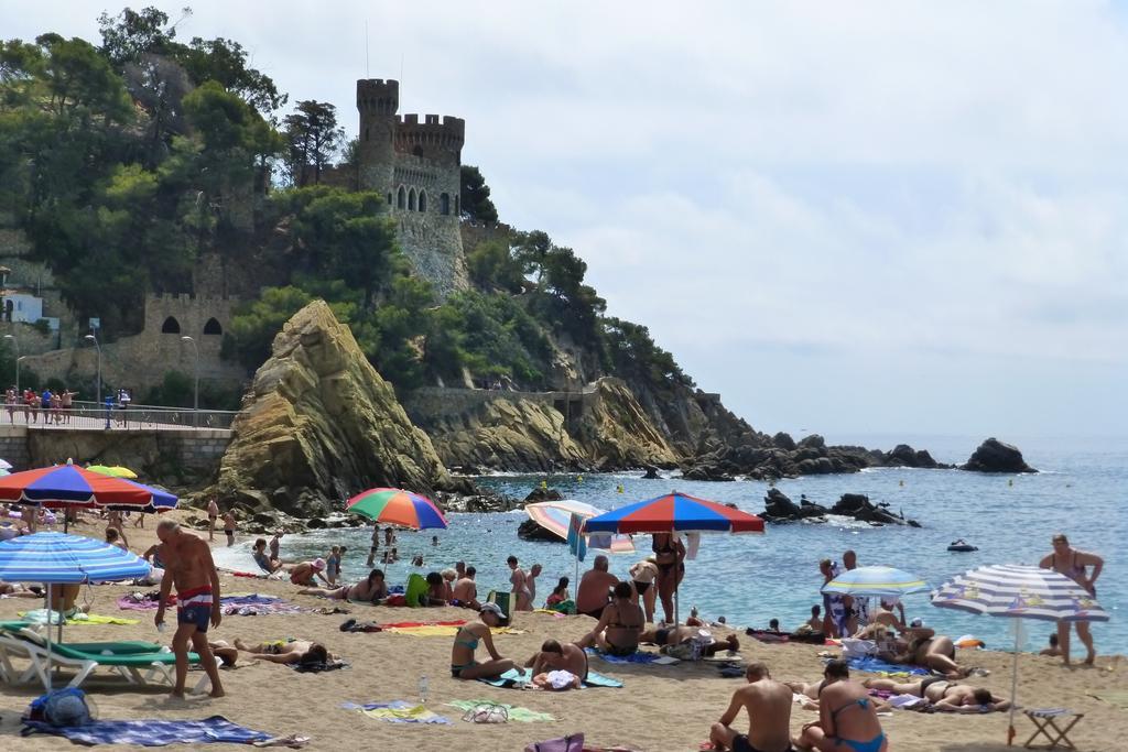 Sant Jordi Plaza Espana Lloret de Mar Ruang foto