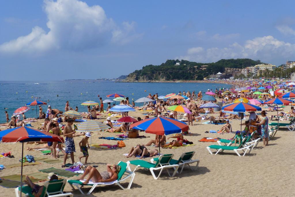 Sant Jordi Plaza Espana Lloret de Mar Ruang foto