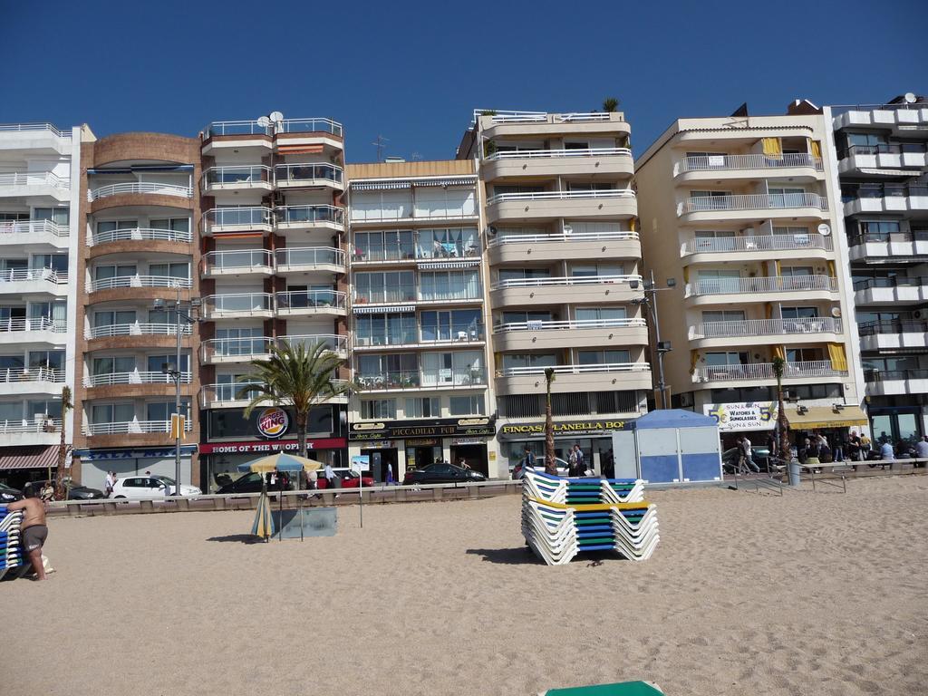 Sant Jordi Plaza Espana Lloret de Mar Ruang foto